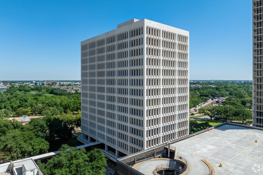 2777 Allen Pky, Houston, TX à louer - Photo de l’immeuble – Image 2 sur 5