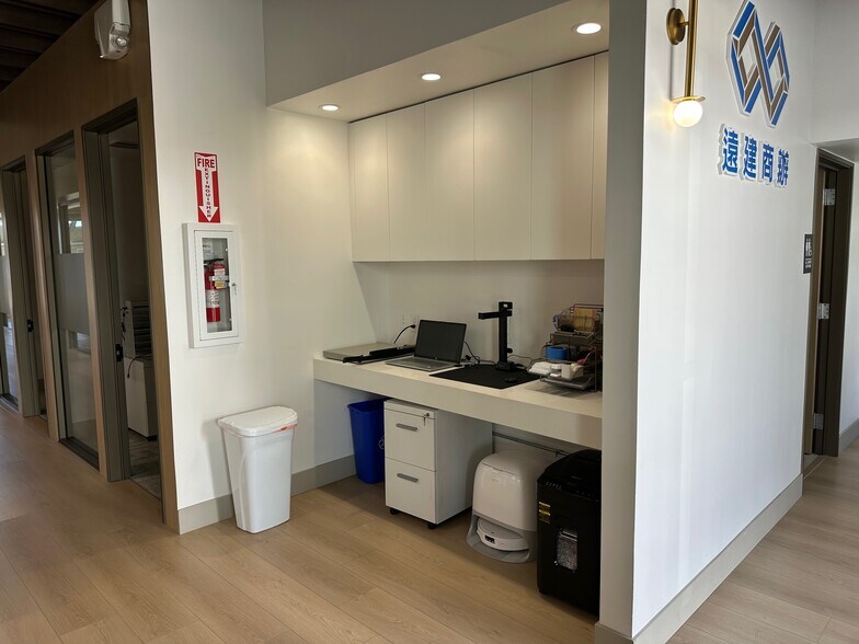 59 E Foothill Blvd, Arcadia, CA à louer - Photo intérieure – Image 3 sur 11