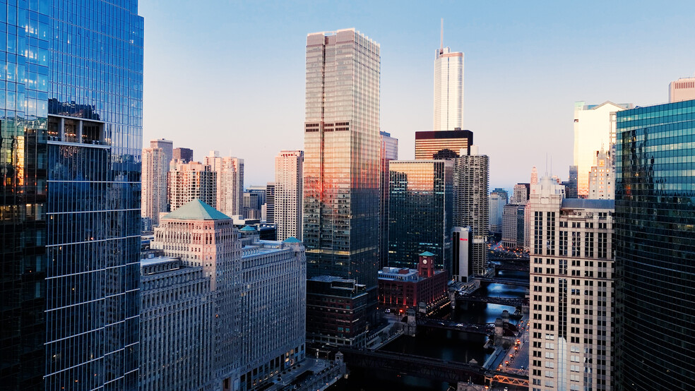 300 N LaSalle St, Chicago, IL à louer - Vidéo aérienne – Image 2 sur 22