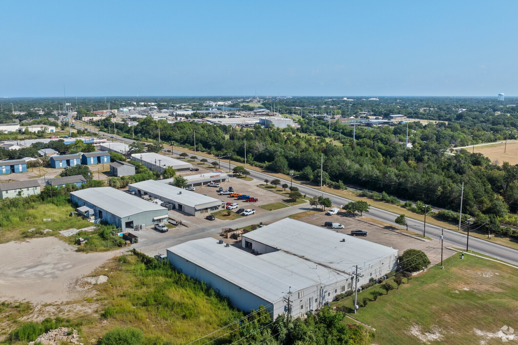 Finfeather Plaza portefeuille de 4 biens à vendre sur LoopNet.fr Photo principale– Image 1 sur 22