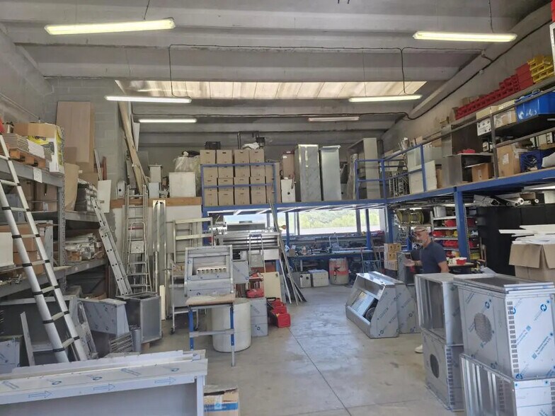 Local d’activités dans Antibes à louer - Photo intérieure – Image 2 sur 5