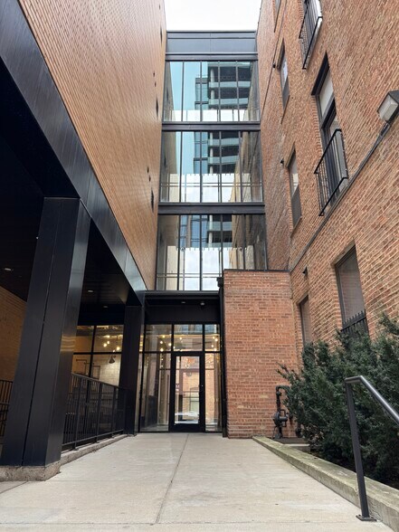 216 N May St, Chicago, IL à louer - Photo de l’immeuble – Image 3 sur 15