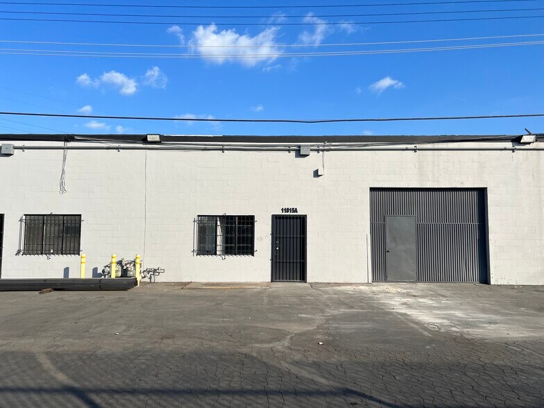 11815-11821 Vose St, North Hollywood, CA à louer - Photo de l’immeuble – Image 2 sur 7