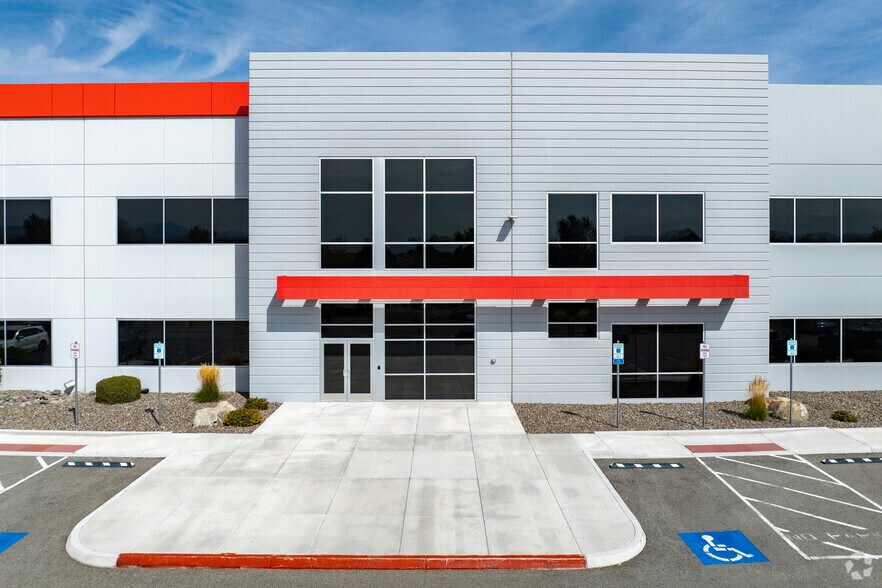 95 Distribution Dr, Spanish Springs, NV à louer - Photo de l’immeuble – Image 3 sur 6