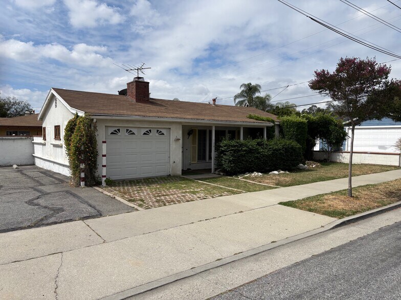 945 N Azusa Ave, Azusa, CA à louer - Photo de l’immeuble – Image 2 sur 6