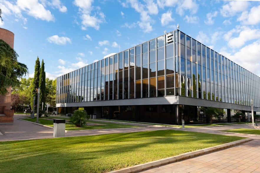 Calle Sierra de Guadarrama, 3, San Fernando de Henares, Madrid à louer - Photo principale – Image 1 sur 2