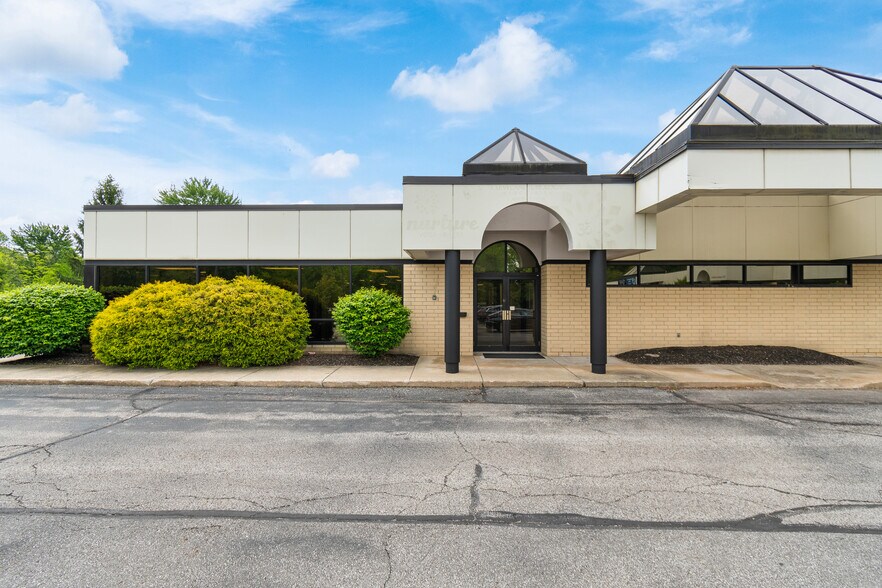19250 E Bagley Rd, Cleveland, OH à louer - Photo de l’immeuble – Image 2 sur 3