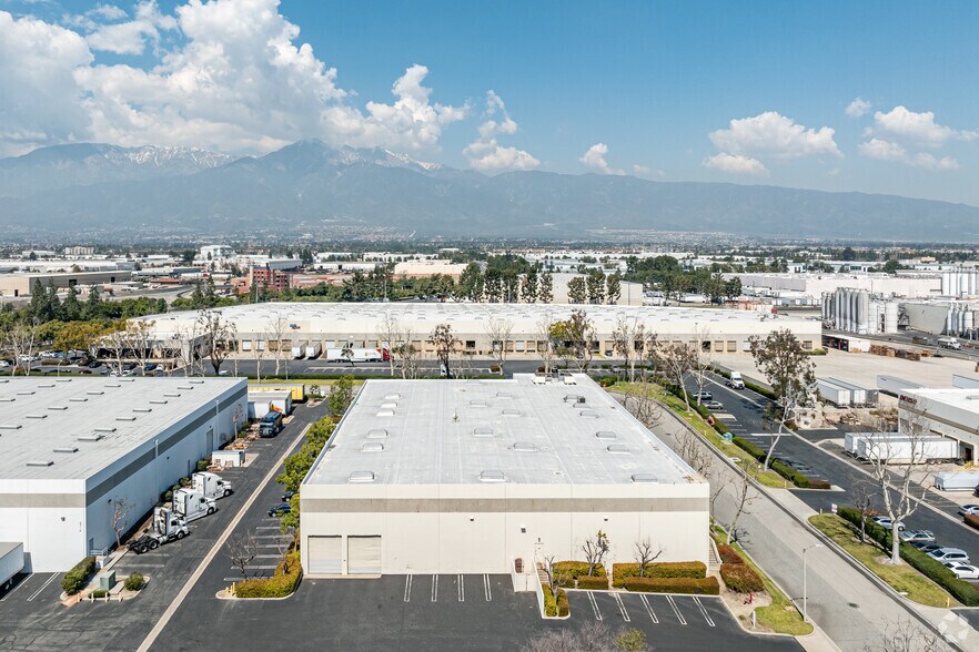 11383 Newport Dr, Rancho Cucamonga, CA à louer - Aérien – Image 3 sur 9
