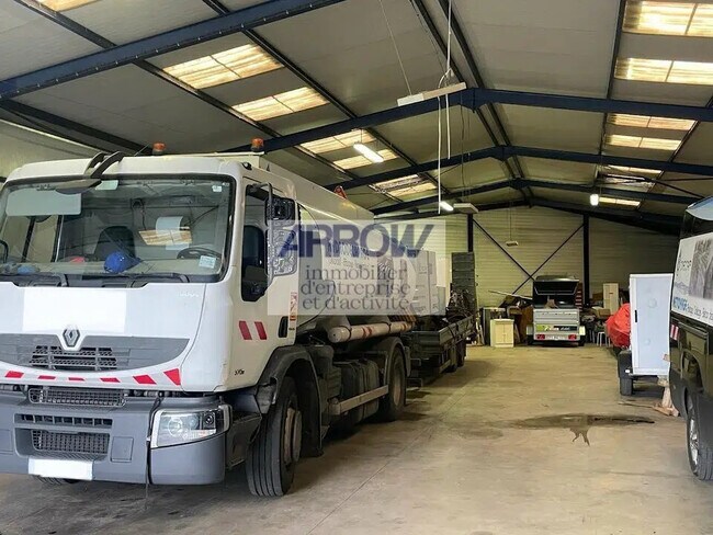 Plus de détails pour Local d'activités à louer