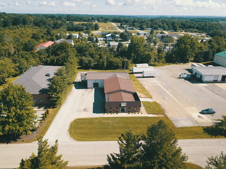 2282 W Industrial Park Dr, Bloomington, IN à louer - Photo de l’immeuble – Image 2 sur 3