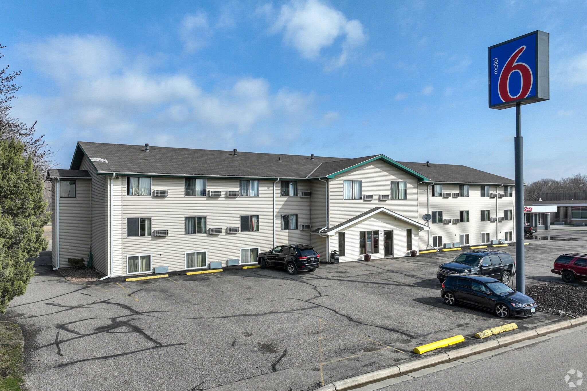 2019 E Main St, Albert Lea, MN à vendre Photo de l’immeuble– Image 1 sur 22