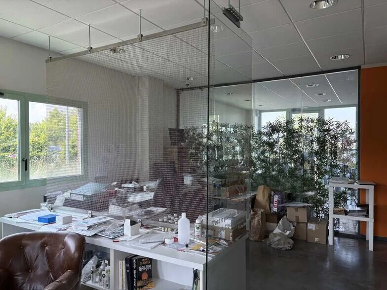 Bureau dans Comines à louer - Photo intérieure – Image 3 sur 5