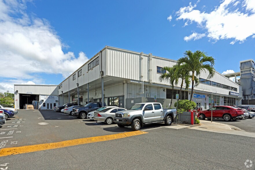 94-800-94-810 Moloalo St, Waipahu, HI à louer - Photo principale – Image 1 sur 10
