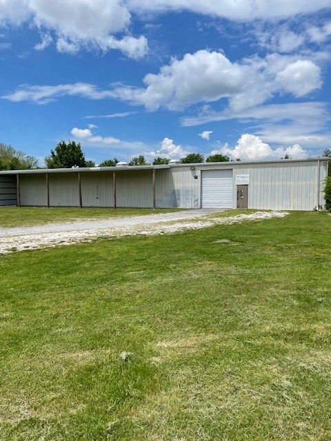 1630 N Eldon Ave, Springfield, MO à louer Photo de l’immeuble– Image 1 sur 11