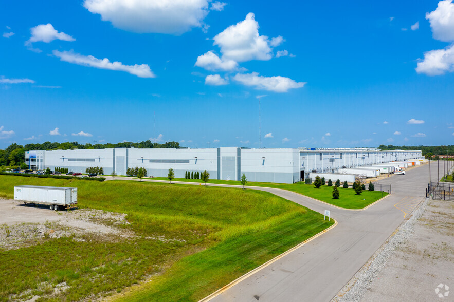 100 Logistics Dr, Lebanon, TN à louer - Photo de l’immeuble – Image 2 sur 6