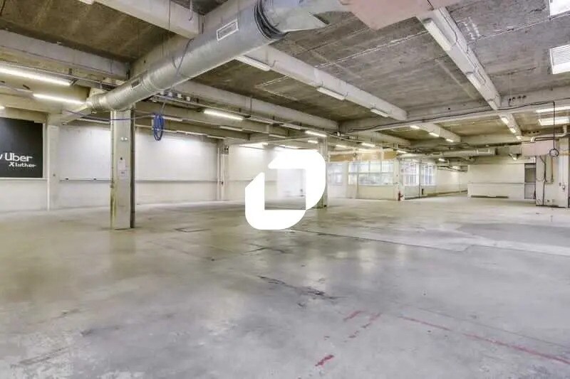 Local d’activités dans Aubervilliers à louer - Photo de l’immeuble – Image 2 sur 12