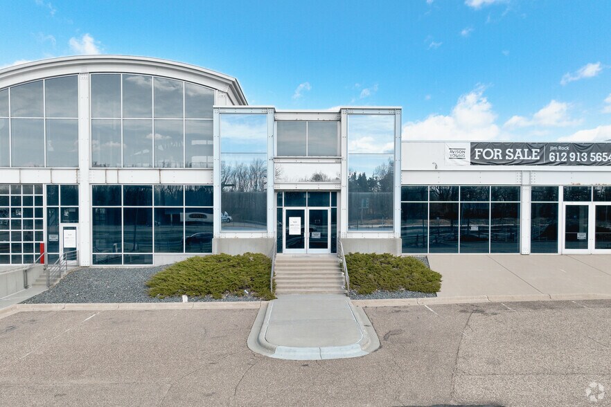 2325 N Prior Ave, Roseville, MN à vendre - Photo de l’immeuble – Image 3 sur 6