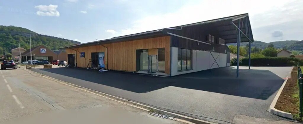 Local commercial dans Ornans à louer Photo de l’immeuble– Image 1 sur 7