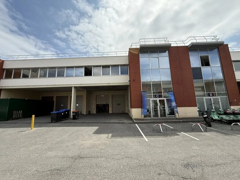 Bureau dans Saint-Ouen-sur-Seine à louer - Photo de l’immeuble – Image 1 sur 8