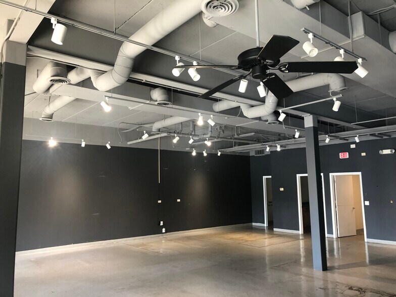 1100 E Washington St, Grayslake, IL à louer - Photo de l’immeuble – Image 3 sur 8