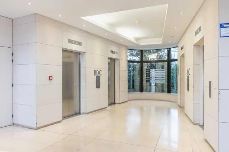 23 Place De Catalogne, Paris à louer - Photo de l’immeuble – Image 3 sur 11