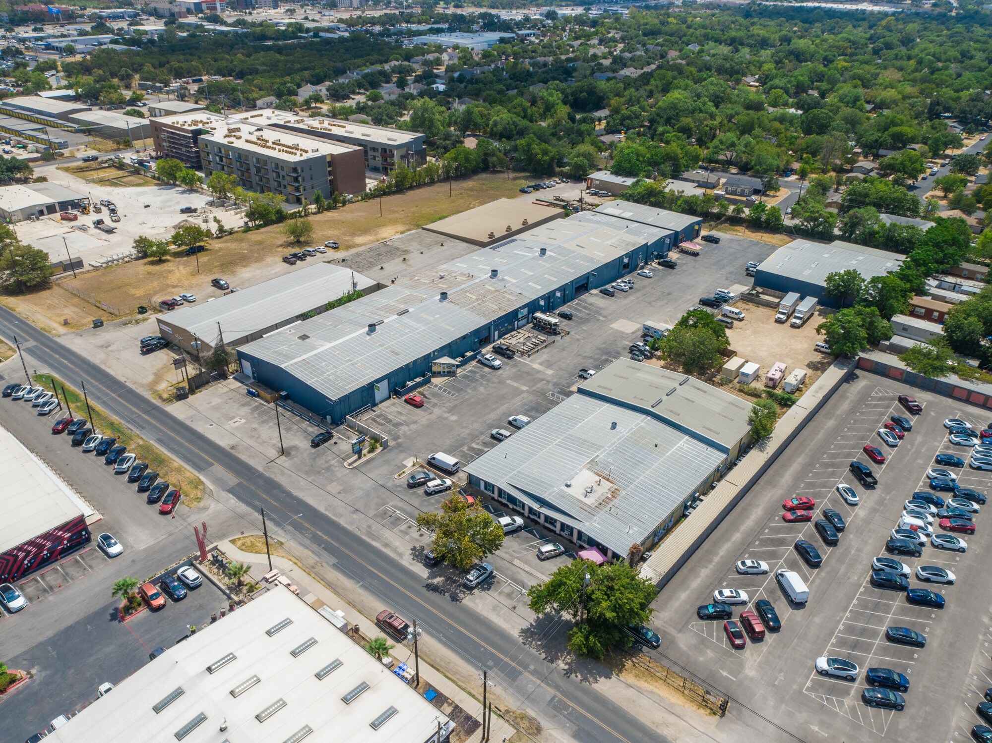 415 E Saint Elmo Rd, Austin, TX à louer Photo de l’immeuble– Image 1 sur 13