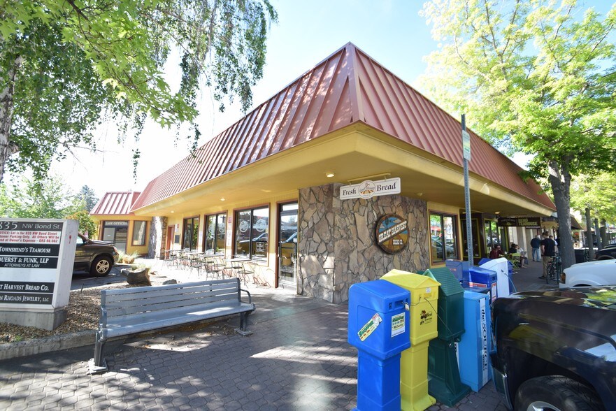 835 NW Bond St, Bend, OR à louer - Photo principale – Image 2 sur 5