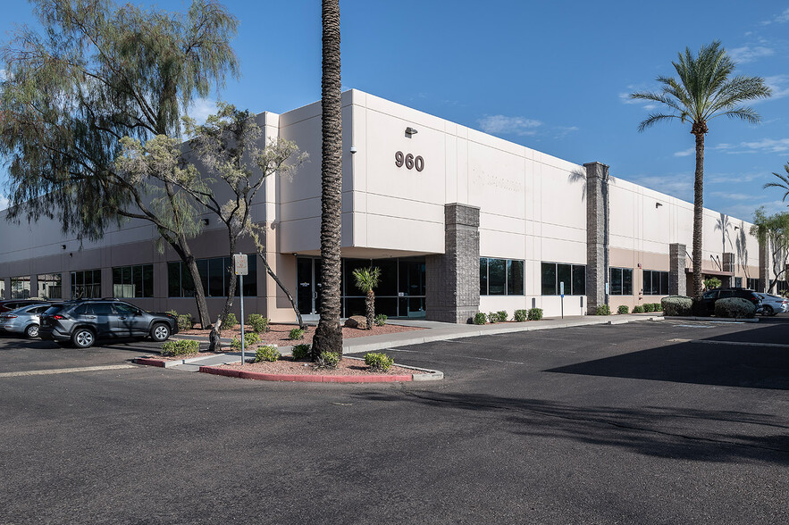 960 W Behrend Dr, Phoenix, AZ à vendre - Photo de l’immeuble – Image 2 sur 10