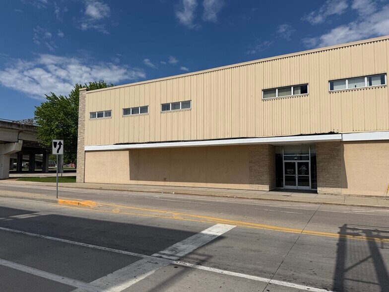 610 S Broadway St, Green Bay, WI à louer - Photo de l’immeuble – Image 3 sur 6