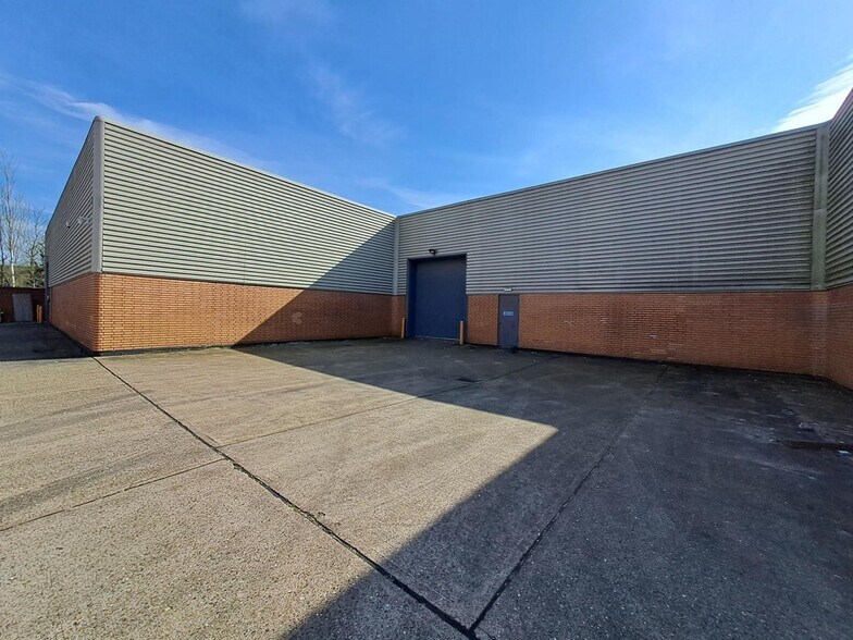 Peverel Dr, Milton Keynes à louer - Photo de l’immeuble – Image 2 sur 2