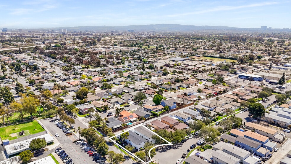 3040 Filmore Way, Costa Mesa, CA à vendre - Aérien – Image 1 sur 10