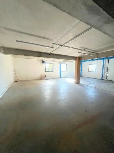 Local d’activités dans Noisy-le-Roi à louer - Photo de l’immeuble – Image 3 sur 10