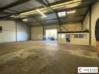 Plus de détails pour Local d'activités à louer
