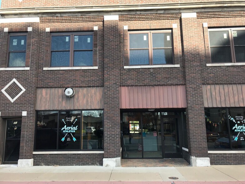 215 Court St, Pekin, IL à vendre - Photo principale – Image 1 sur 1