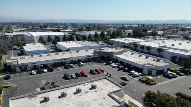 5461-5495 Holt Blvd, Montclair, CA à louer Photo intérieure– Image 1 sur 1