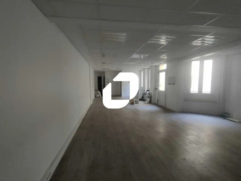 Bureau dans Versailles à louer - Photo de l’immeuble – Image 2 sur 21