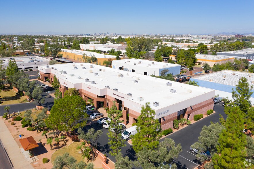2400 W Southern Ave, Tempe, AZ à louer - Photo de l’immeuble – Image 3 sur 5