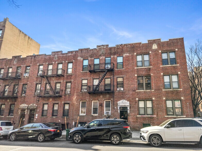 34-04 28th Ave, Astoria, NY à vendre - Photo de l’immeuble – Image 2 sur 15