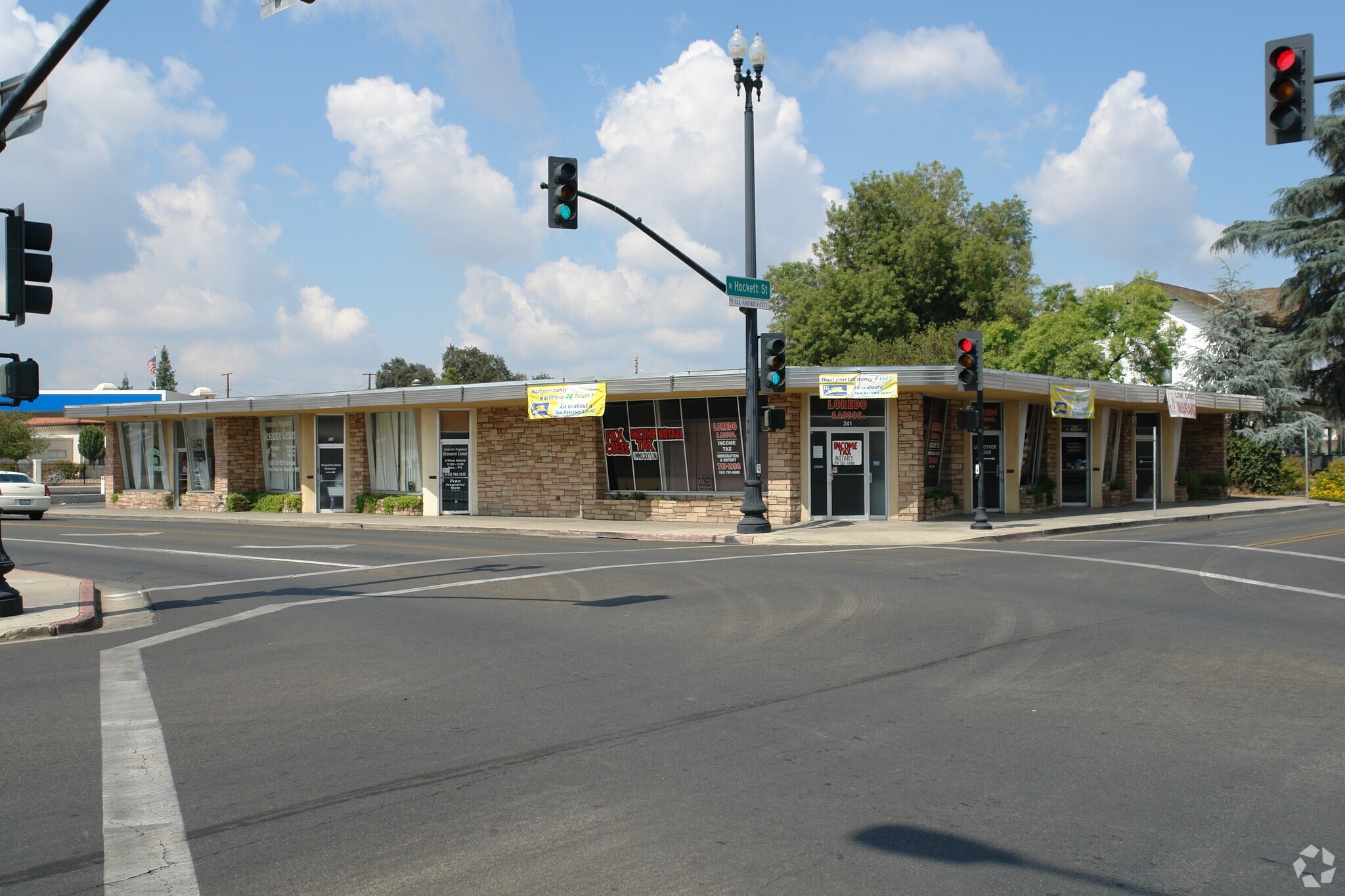 241-245 N Hockett St, Porterville, CA à louer Photo principale– Image 1 sur 13