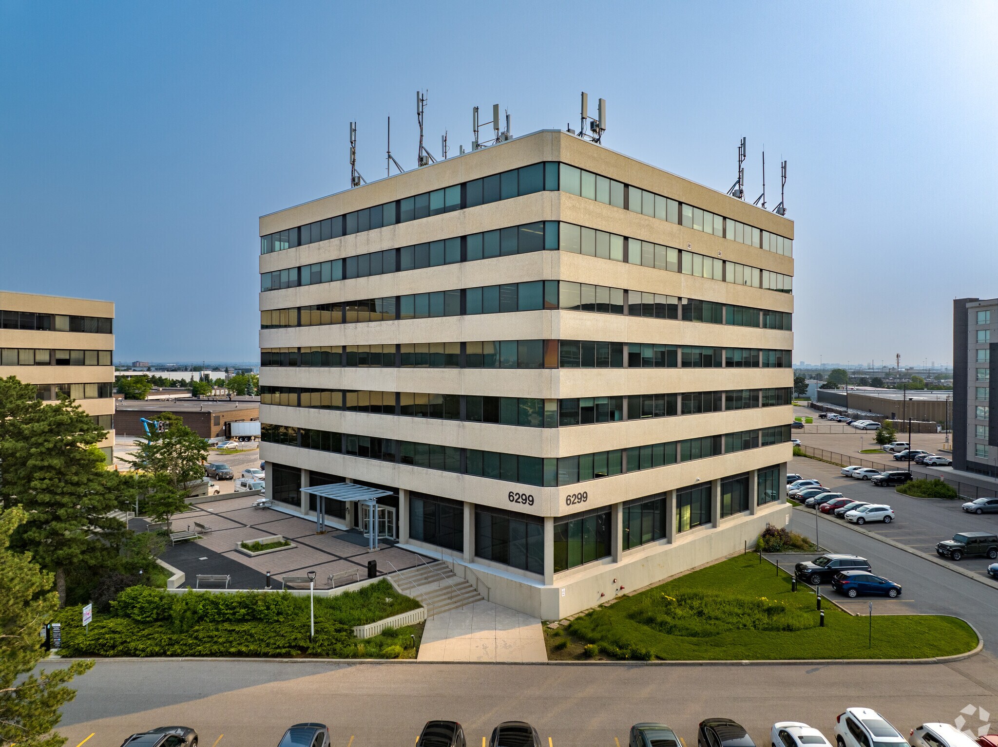 6299 Airport Rd, Mississauga, ON à louer Photo principale– Image 1 sur 6