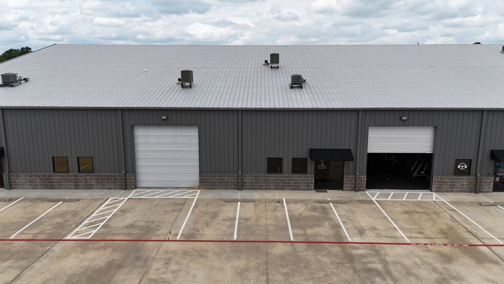 27359 W Hardy Rd, Spring, TX à louer - Photo de l’immeuble – Image 1 sur 7