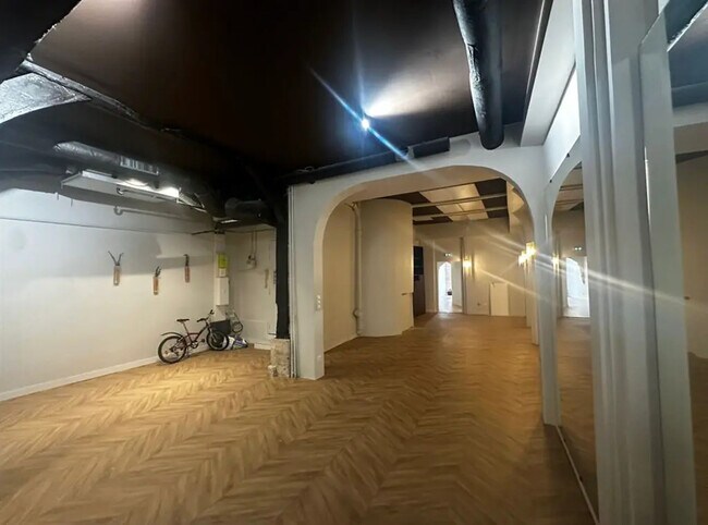 Plus de détails pour Local commercial à vendre