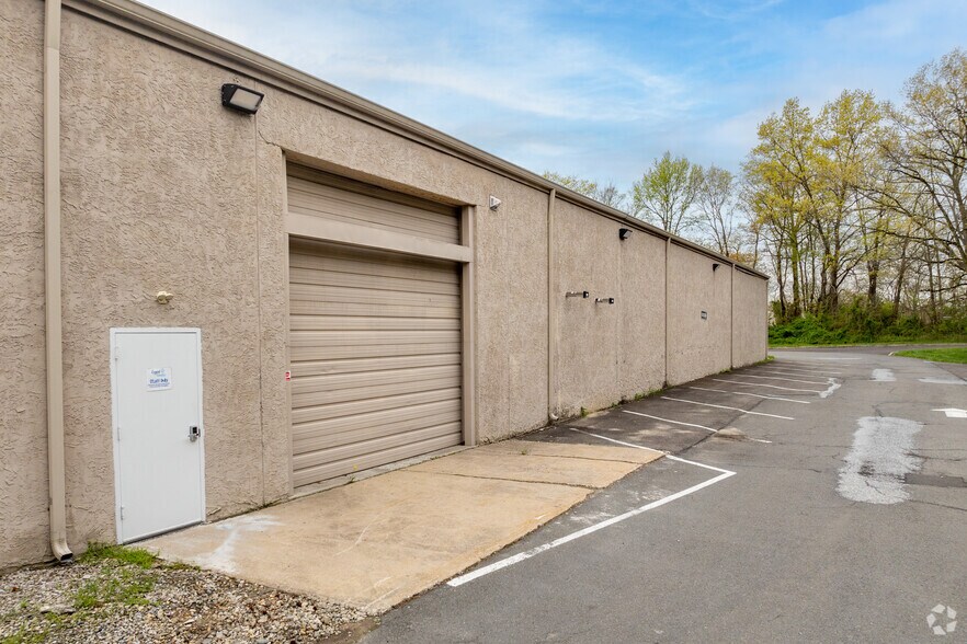 4054 Quakerbridge Rd, Mercerville, NJ à vendre - Photo de l’immeuble – Image 3 sur 4