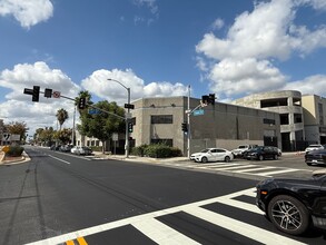 2101-2121 S Flower St, Los Angeles, CA à louer Photo de l’immeuble– Image 1 sur 4
