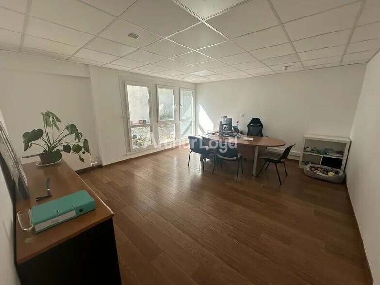 Bureau dans Reims à louer - Photo de l’immeuble – Image 2 sur 5