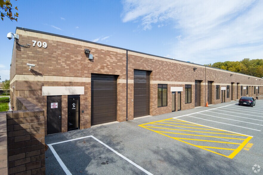 709 Digital Dr, Linthicum, MD à louer - Photo de l’immeuble – Image 1 sur 4