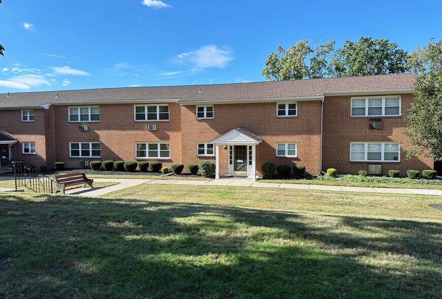 200 Spruce St, Doylestown, PA à vendre - Photo de l’immeuble – Image 2 sur 36