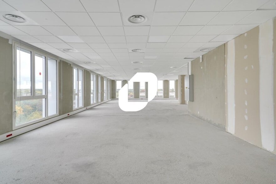 Bureau dans Champs-sur-Marne à vendre - Photo intérieure – Image 3 sur 12