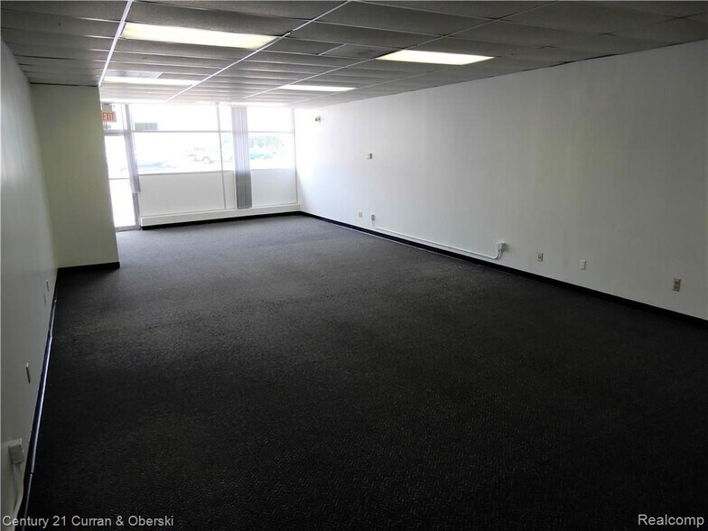 12142-12154 Dix Toledo Rd, Southgate, MI à louer - Photo de l’immeuble – Image 3 sur 6