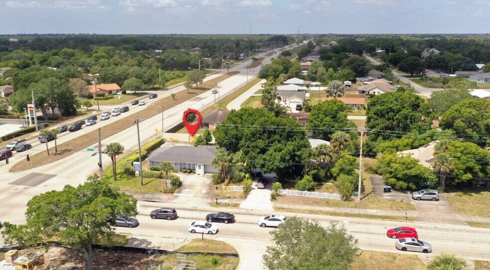1490 Emerson Dr Ne, Palm Bay, FL à vendre - Photo de l’immeuble – Image 2 sur 8